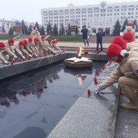 14 ноября на площади Славы состоялось возложение цветов к горельефу "Скорбящей Матери-Родине"