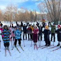Школа №154 принимает участие в городской социально-значимой спортивной акции "Вставай на лыжи!"