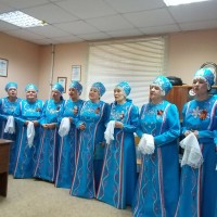 Жители ТОС "Рассвет" отметили День Победы праздничным концертом, который подарил им народный хор "От всей души"