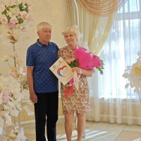  С огромной радостью и уважением чествуем настоящих героев семейной жизни – Евгения Васильевича и Аллу Владимировну Воробьевых, которые отмечают золотую свадьбу