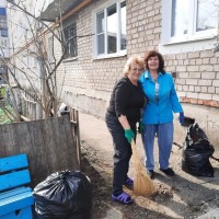  Жители дома №80 по улице Ставропольской вместе с сотрудниками управляющей компании ООО «Газэнергомонтаж» вышли на средник