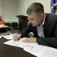 Сегодня коллектив Администрации района принял участие в международной историко-патриотической акции «Диктант Победы» — 2026.