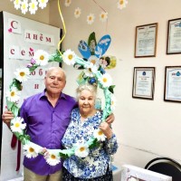 В День семьи, любви и верности праздничные мероприятия прошли на двух территориях: ТОС "Шипка" и ТОС "Метеоцентр", где чествовали супружеские пары, пронёсшие через годы любовь и взаимное уважение
