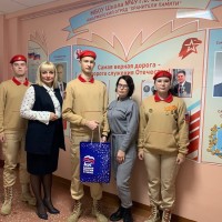 15 ноября 2022 года в рамках акции «Россия - единая семья!» вместе с юнармейцами отряда «Хранители памяти» школы №49 были переданы подарочные наборы семьям мобилизованных.