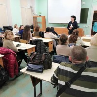 Продолжается цикл встреч со специалистами социальной защиты населения Самарского округа, которые проходят в школах на родительских собраниях.