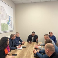 Глава района Данил Морозов поставил задачу руководителям управляющих компаний оперативнее и качественнее отрабатывать закреплённые территории.
