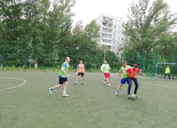  29 и 30 мая на площадке школы №53 прошли отборочные игры и полуфинал соревнований по футболу в рамках районного турнира родительских школьных команд  "Высший класс" #3