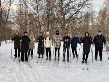 Школа №154 принимает участие в городской социально-значимой спортивной акции "Вставай на лыжи!" #2