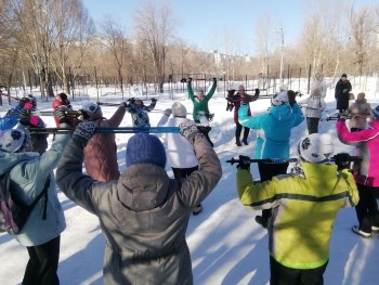  Ярко, весело, под задорную музыку проходят в парке «Воронежские озера» занятия по скандинавской ходьбе и общефизической подготовке #5