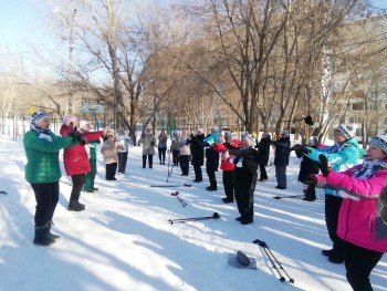  Ярко, весело, под задорную музыку проходят в парке «Воронежские озера» занятия по скандинавской ходьбе и общефизической подготовке #4