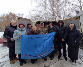 Две машины гуманитарной помощи отправил Союз женщин Промышленного района нашим бойцам #4