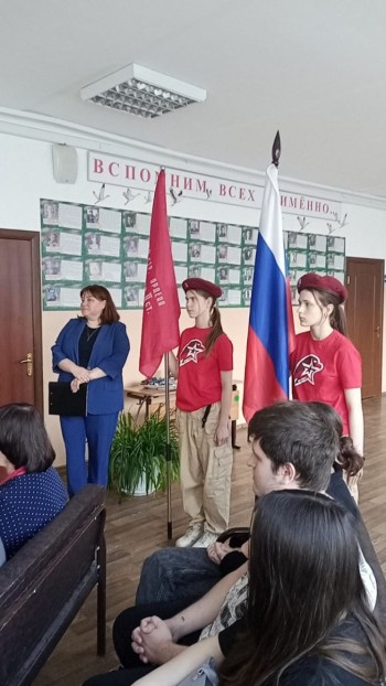 В школе №43 открыта Парта Героя  - Александра Юлдашева, гвардии рядового сапера-пулеметчика.  #1