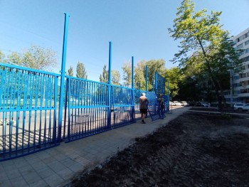 В самом разгаре работы по благоустройству дворовой территории по адресу Московское шоссе, 131 в рамках программы «Комфортная городская среда» #1