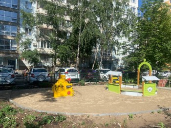 Работы по благоустройству дворовой территории в рамках программы «Комфортная городская среда» подходят к завершению #2