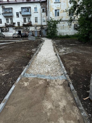 По адресу пр. Кирова, 44, 46, ул. Победы, 111, ул. Физкультурная, 110 завершаются работы по благоустройству дворовой территории в рамках программы «Комфортная городская среда» #1
