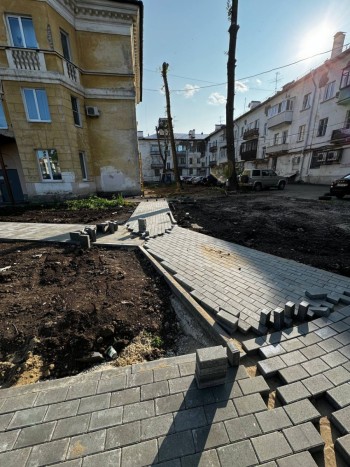 По адресу пр. Кирова, 44, 46, ул. Победы, 111, ул. Физкультурная, 110 завершаются работы по благоустройству дворовой территории в рамках программы «Комфортная городская среда» #2