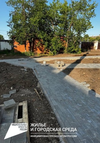По адресу пр. Кирова, 44, 46, ул. Победы, 111, ул. Физкультурная, 110 завершаются работы по благоустройству дворовой территории в рамках программы «Комфортная городская среда» #5