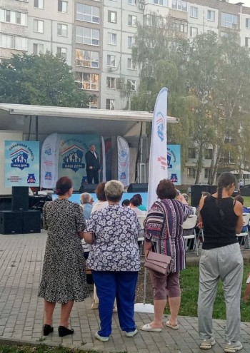  Во дворе по улицам Силина, 11, 13, 15, 17 и Ташкентская, 206, 208, 210 прошла замечательная областная общественная акция "Самарская область - наш дом" #3