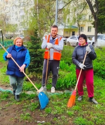 Весенний субботник объединил жителей района  #4