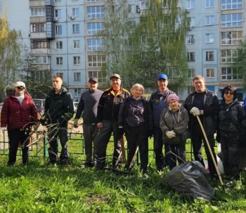 Весенний субботник объединил жителей района  #1