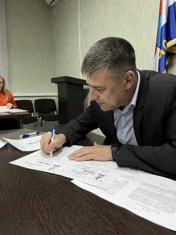 Сегодня коллектив Администрации района принял участие в международной историко-патриотической акции «Диктант Победы» — 2026.