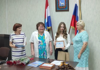 ⁣ В администрации Промышленного района прошла торжественная церемония вручения сертификатов на единовременное пособие выпускникам, которые выросли в семьях опекунов и приёмных родителей #2