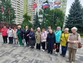 Активисты и жители ТОС «Орбита» приняли участие в памятных мероприятиях, посвященных Дню ветеранов боевых действий.