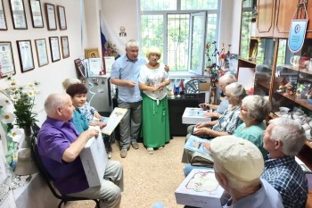 В День семьи, любви и верности праздничные мероприятия прошли на двух территориях: ТОС "Шипка" и ТОС "Метеоцентр", где чествовали супружеские пары, пронёсшие через годы любовь и взаимное уважение #5