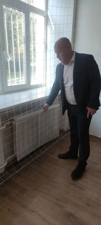 Исполняющий обязанности главы администрации Промышленного района Виталий Царьков  провел личный контроль качества теплоснабжения объектов социальной сферы #1