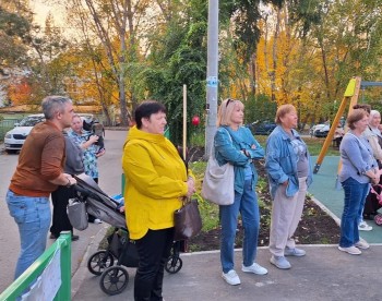 На ул. Ново-Вокзальной, 271 с размахом открыли новую спортивную площадку #1
