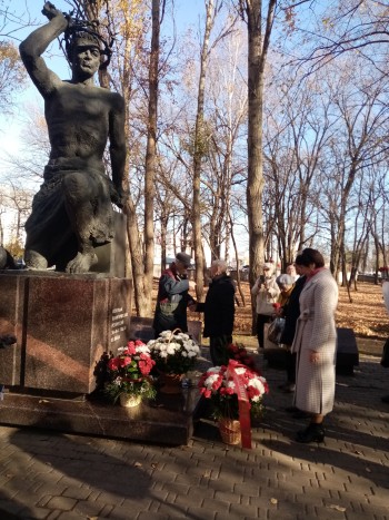 Сегодня в парке Ю.А. Гагарина собрались жители Промышленного района и города Самара, чтобы отдать дань уважения жертвам политических репрессий #8