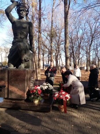 Сегодня в парке Ю.А. Гагарина собрались жители Промышленного района и города Самара, чтобы отдать дань уважения жертвам политических репрессий