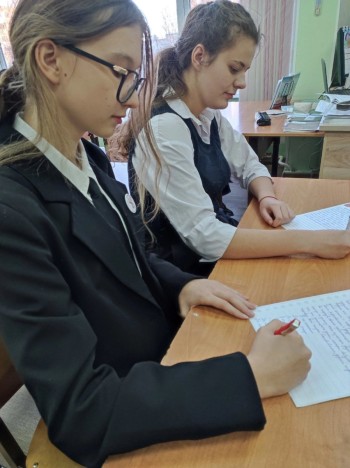 "Письмо солдату"- это Всероссийская акция, в ходе которой школьники страны пишут письма военнослужащим Российской Армии, принимающим участие в СВО на Украине.  #2