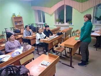 Продолжается цикл встреч со специалистами социальной защиты населения Самарского округа, которые проходят в школах на родительских собраниях. #2