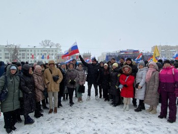  Жители Промышленного района и представители Союза женщин района приняли  участие в митинге-концерте, посвященном Дню защитника Отечества на площади Куйбышева #3