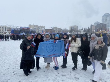  Жители Промышленного района и представители Союза женщин района приняли  участие в митинге-концерте, посвященном Дню защитника Отечества на площади Куйбышева #4