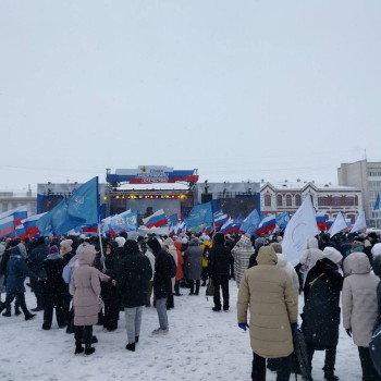  Жители Промышленного района и представители Союза женщин района приняли  участие в митинге-концерте, посвященном Дню защитника Отечества на площади Куйбышева #5