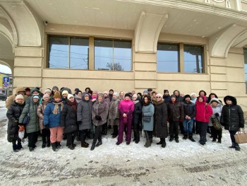  Жители Промышленного района и представители Союза женщин района приняли  участие в митинге-концерте, посвященном Дню защитника Отечества на площади Куйбышева #2