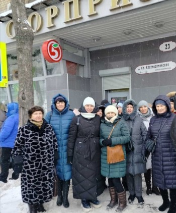  Жители Промышленного района и представители Союза женщин района приняли  участие в митинге-концерте, посвященном Дню защитника Отечества на площади Куйбышева #6