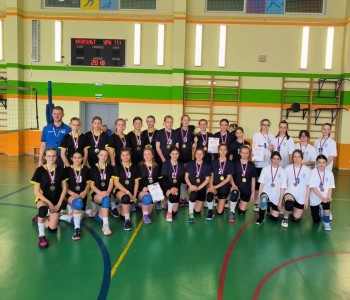 Поздравляем команду волейболисток МБОУ Школы №154 с победой  в региональном этапе Всероссийских соревнований по волейболу «Серебряный мяч» #1
