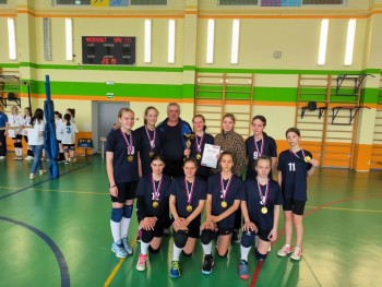 Поздравляем команду волейболисток МБОУ Школы №154 с победой  в региональном этапе Всероссийских соревнований по волейболу «Серебряный мяч» #2
