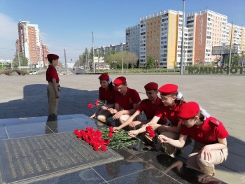 ️В преддверии Дня Великой Победы начата череда возложений цветов к памятным местам района и города. #1
