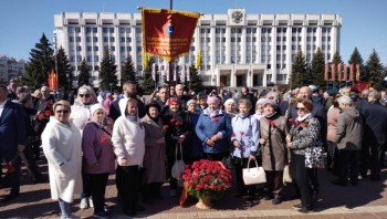 Глава района Данил Морозов принял участие в торжественном возложении цветов к Вечному огню на площади Славы  #2