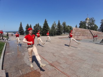 18 мая в День Самарского Знамени юнармейцы отряда "Хранители памяти" школы №49 " приняли участие в акции Перекличка Постов  №1  #4