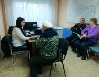 Выездной прием для жителей района провели сегодня сотрудники МФЦ в ресурсном центре «Мой дом» по ул. Стара-Загора, 114.  #1